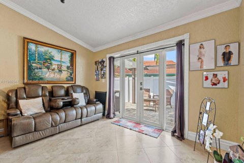 Casa en venta en Miami, Florida, 4 dormitorios, 157.56 m2 № 2030055 - foto 15