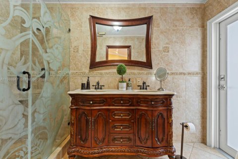 Casa en venta en Miami, Florida, 4 dormitorios, 157.56 m2 № 2030055 - foto 23