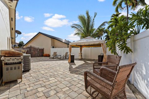 Casa en venta en Miami, Florida, 4 dormitorios, 157.56 m2 № 2030055 - foto 29