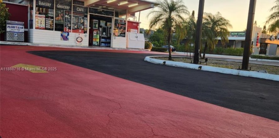 Propiedad comercial en Miami, Florida № 1942488