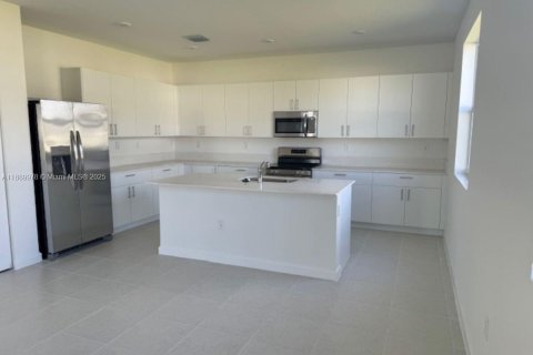 Снять в аренду виллу или дом в Хомстед, Флорида 5 спален, 321.07м2, № 1939248 - фото 5