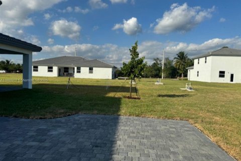 Снять в аренду виллу или дом в Хомстед, Флорида 5 спален, 321.07м2, № 1939248 - фото 6