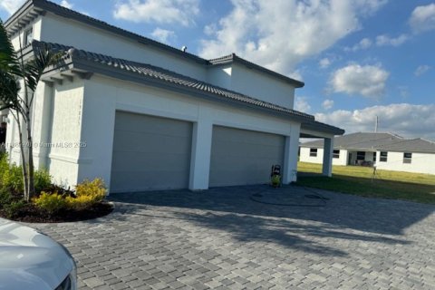 Снять в аренду виллу или дом в Хомстед, Флорида 5 спален, 321.07м2, № 1939248 - фото 2