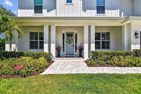 House in Tampa, Florida 5 bedrooms, 382.2 sq.m. № 1680325 - photo 3
