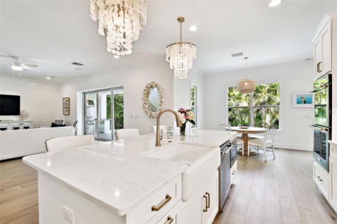 House in Tampa, Florida 5 bedrooms, 382.2 sq.m. № 1680325 - photo 22