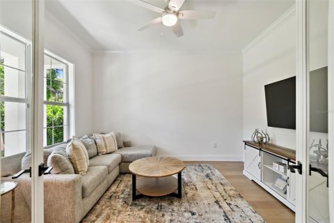 House in Tampa, Florida 5 bedrooms, 382.2 sq.m. № 1680325 - photo 7