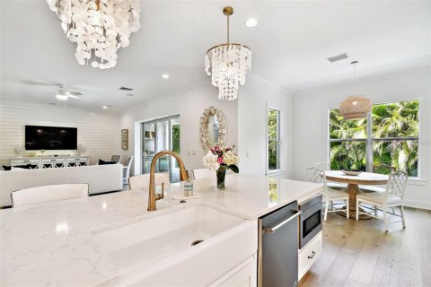House in Tampa, Florida 5 bedrooms, 382.2 sq.m. № 1680325 - photo 24