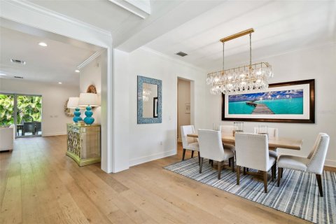 House in Tampa, Florida 5 bedrooms, 382.2 sq.m. № 1680325 - photo 12