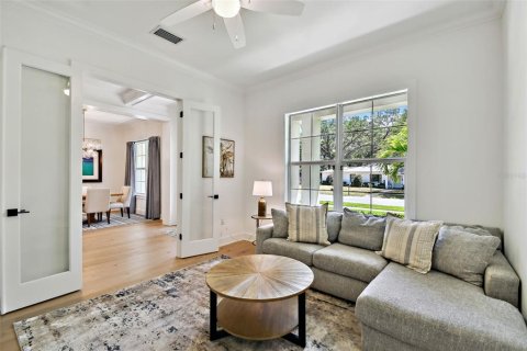 House in Tampa, Florida 5 bedrooms, 382.2 sq.m. № 1680325 - photo 8