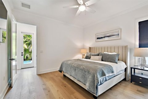 House in Tampa, Florida 5 bedrooms, 382.2 sq.m. № 1680325 - photo 29