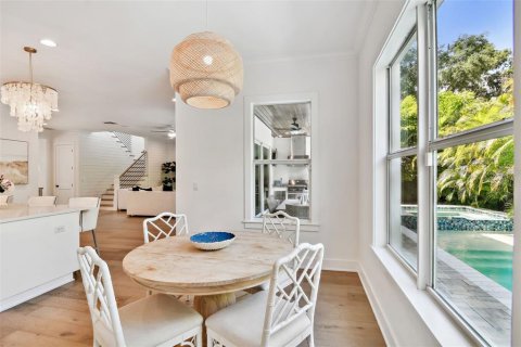House in Tampa, Florida 5 bedrooms, 382.2 sq.m. № 1680325 - photo 25