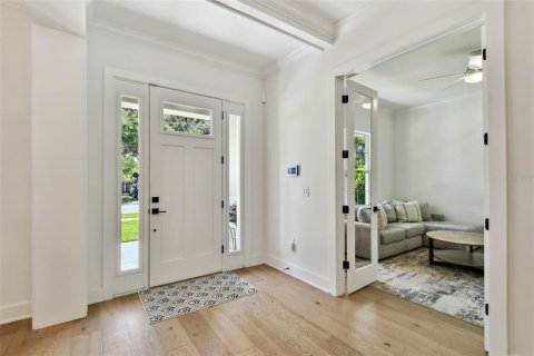House in Tampa, Florida 5 bedrooms, 382.2 sq.m. № 1680325 - photo 6