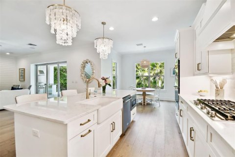 House in Tampa, Florida 5 bedrooms, 382.2 sq.m. № 1680325 - photo 21