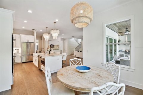House in Tampa, Florida 5 bedrooms, 382.2 sq.m. № 1680325 - photo 26