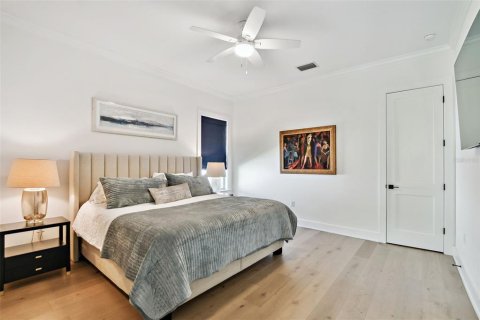 House in Tampa, Florida 5 bedrooms, 382.2 sq.m. № 1680325 - photo 30