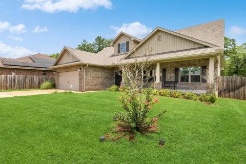 House in Crestview, Florida 5 bedrooms, 243.78 sq.m. № 562250 - photo 1
