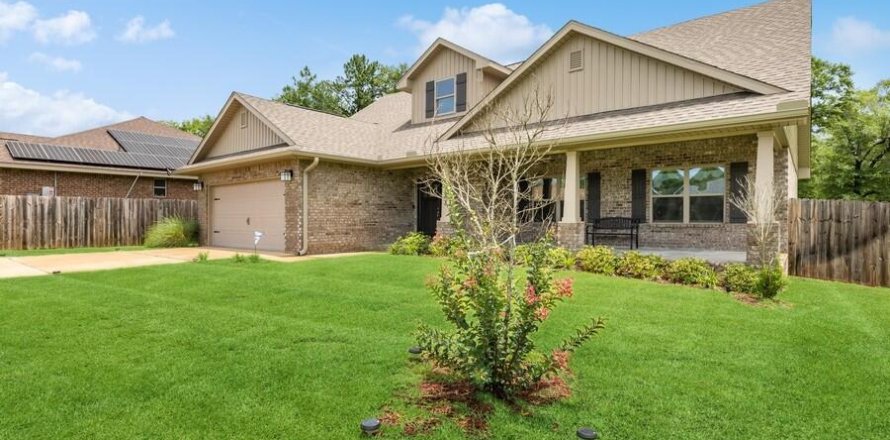 House in Crestview, Florida 5 bedrooms, 243.78 sq.m. № 562250