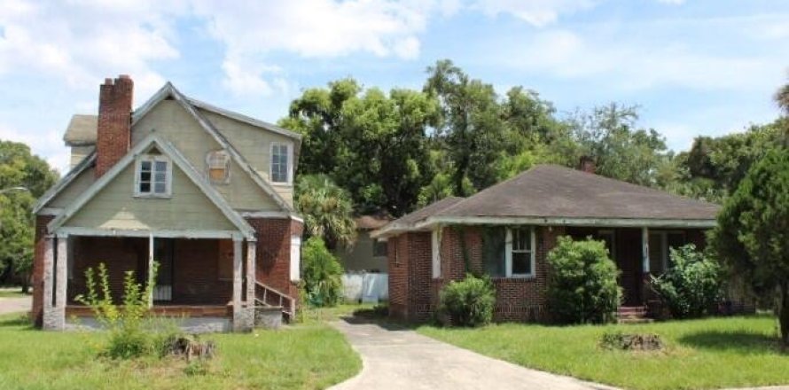 Commercial property in Jacksonville, Florida 7 bedrooms, 422.43 sq.m. № 770018