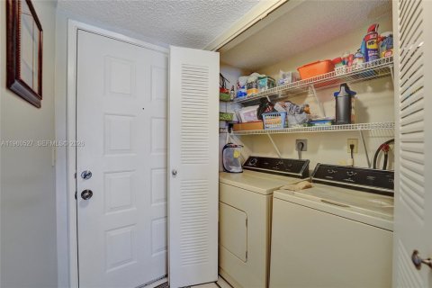 Купить кондоминиум в Помпано-Бич, Флорида 2 спальни, 76.64м2, № 2021891 - фото 22