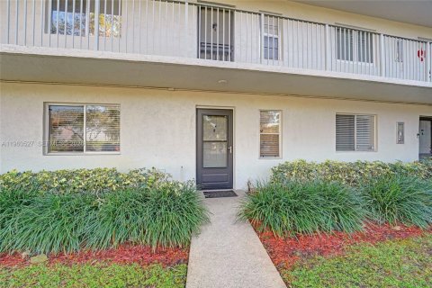 Купить кондоминиум в Помпано-Бич, Флорида 2 спальни, 76.64м2, № 2021891 - фото 5