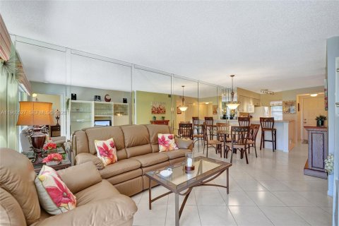 Купить кондоминиум в Помпано-Бич, Флорида 2 спальни, 76.64м2, № 2021891 - фото 11