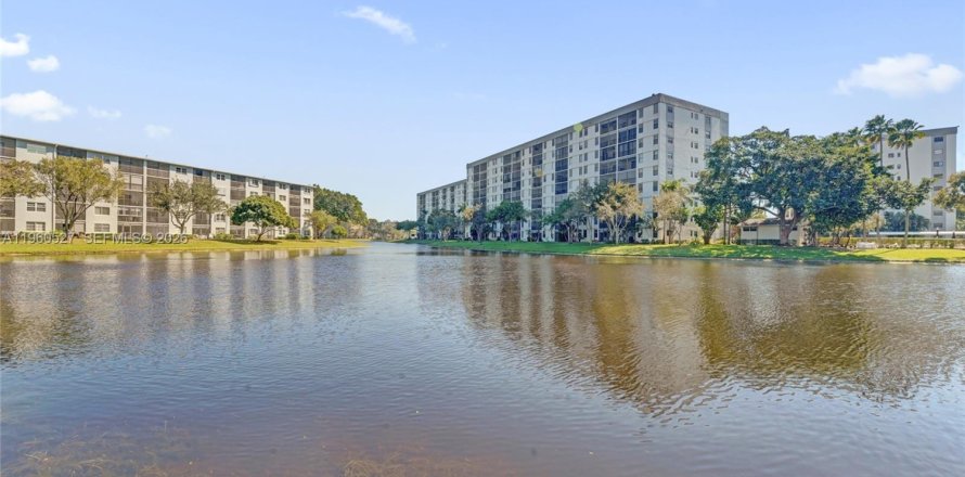 Кондоминиум с 2 спальнями в Помпано-Бич, Флорида № 2021891