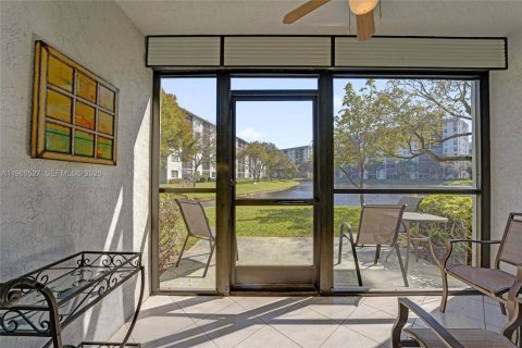 Купить кондоминиум в Помпано-Бич, Флорида 2 спальни, 76.64м2, № 2021891 - фото 3