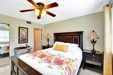 Купить кондоминиум в Помпано-Бич, Флорида 2 спальни, 76.64м2, № 2021891 - фото 24