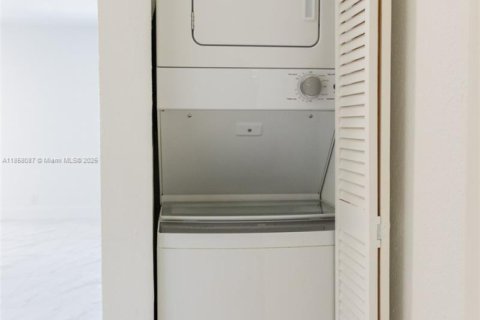 Apartment in Fort Lauderdale, Florida 2 bedrooms, 92.9 sq.m. № 1882257 - photo 2