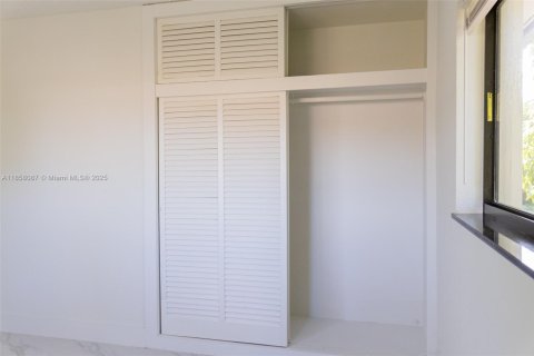 Apartment in Fort Lauderdale, Florida 2 bedrooms, 92.9 sq.m. № 1882257 - photo 11