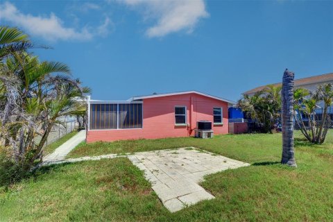 House in Redington Shores, Florida 3 bedrooms, 116.69 sq.m. № 1657348 - photo 24
