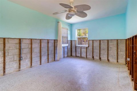 House in Redington Shores, Florida 3 bedrooms, 116.69 sq.m. № 1657348 - photo 18