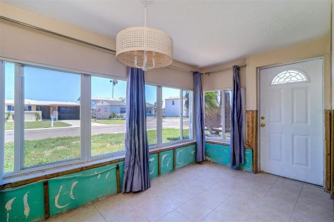 House in Redington Shores, Florida 3 bedrooms, 116.69 sq.m. № 1657348 - photo 8