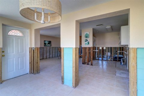 House in Redington Shores, Florida 3 bedrooms, 116.69 sq.m. № 1657348 - photo 9
