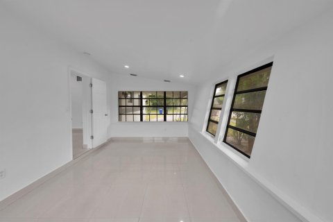 Villa ou maison à louer à North Miami Beach, Floride: 3 chambres, 102.47 m2 № 2390265 - photo 19