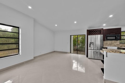 Villa ou maison à louer à North Miami Beach, Floride: 3 chambres, 102.47 m2 № 2390265 - photo 11