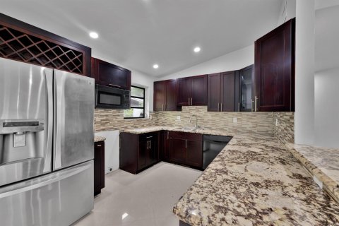 Villa ou maison à louer à North Miami Beach, Floride: 3 chambres, 102.47 m2 № 2390265 - photo 15