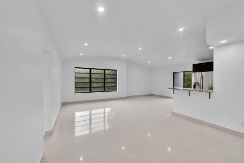 Villa ou maison à louer à North Miami Beach, Floride: 3 chambres, 102.47 m2 № 2390265 - photo 8