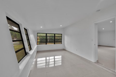 Villa ou maison à louer à North Miami Beach, Floride: 3 chambres, 102.47 m2 № 2390265 - photo 18