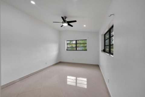 Villa ou maison à louer à North Miami Beach, Floride: 3 chambres, 102.47 m2 № 2390265 - photo 24