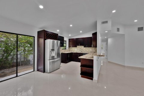 Villa ou maison à louer à North Miami Beach, Floride: 3 chambres, 102.47 m2 № 2390265 - photo 14