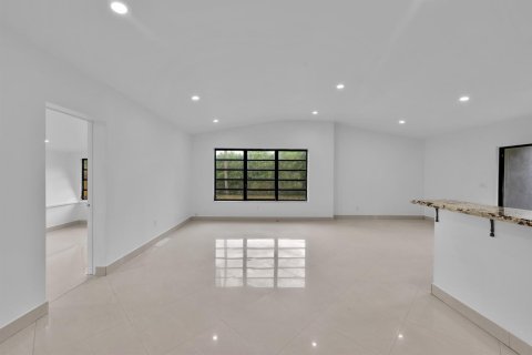 Villa ou maison à louer à North Miami Beach, Floride: 3 chambres, 102.47 m2 № 2390265 - photo 10