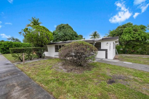 Villa ou maison à louer à North Miami Beach, Floride: 3 chambres, 102.47 m2 № 2390265 - photo 2