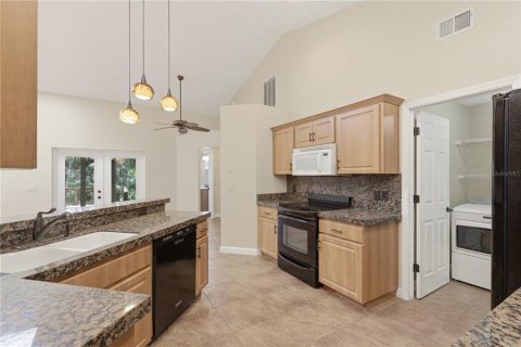 House in Altamonte Springs, Florida 3 bedrooms, 166.11 sq.m. № 2229839 - photo 16