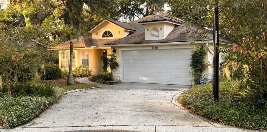 House in Altamonte Springs, Florida 3 bedrooms, 166.11 sq.m. № 2229839