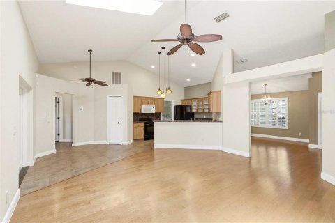House in Altamonte Springs, Florida 3 bedrooms, 166.11 sq.m. № 2229839 - photo 11