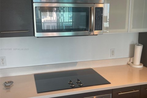 Condo in Miami, Florida, 2 bedrooms  № 1990317 - photo 9