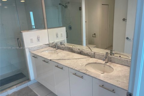 Condo in Miami, Florida, 2 bedrooms  № 1990317 - photo 26