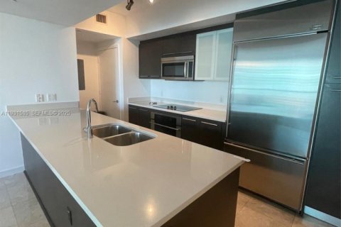 Condo in Miami, Florida, 2 bedrooms  № 1990317 - photo 8