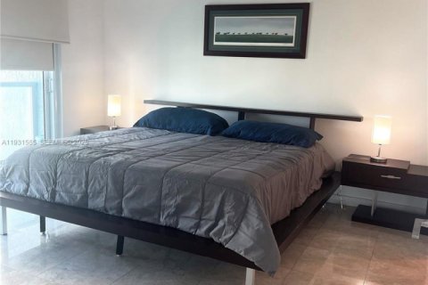 Condo in Miami, Florida, 2 bedrooms  № 1990317 - photo 16